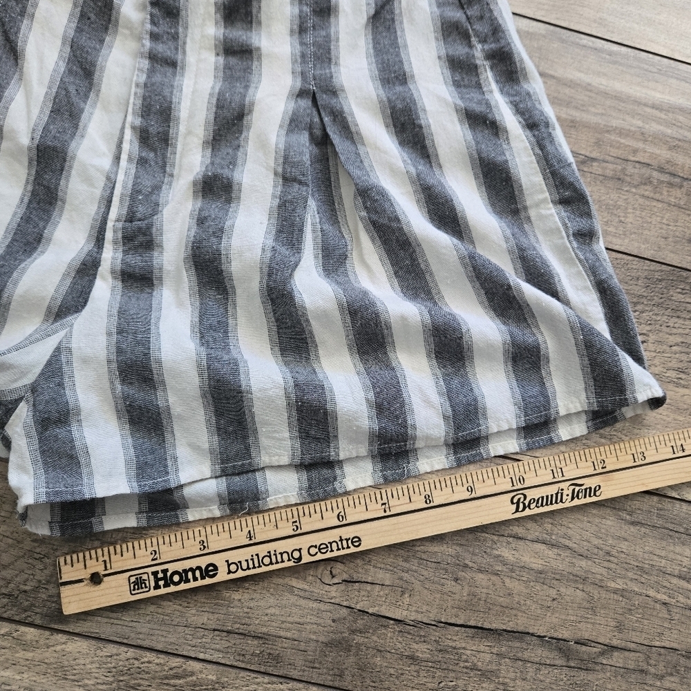 Heartloom Striped Gray and White Women's Medium Shorts - Picture 9 of 13